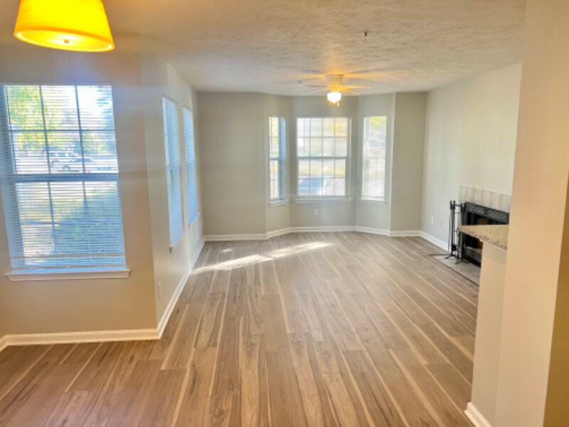 Foto principal - 13456 Lord Dunbore Pl