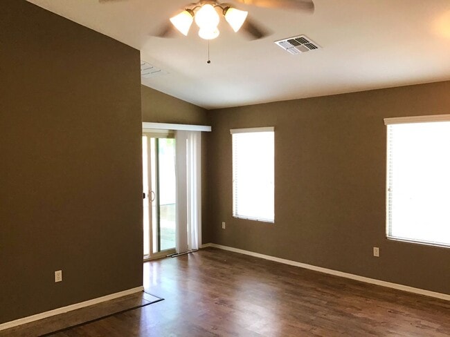 Building Photo - Beautiful 3Bed & 2Bath w/ Den, near Davis Monthan, Vail school district