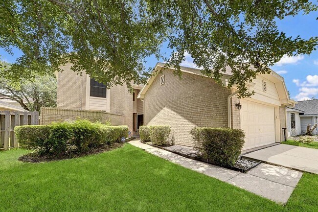 Foto del edificio - 3310 Meadway Dr
