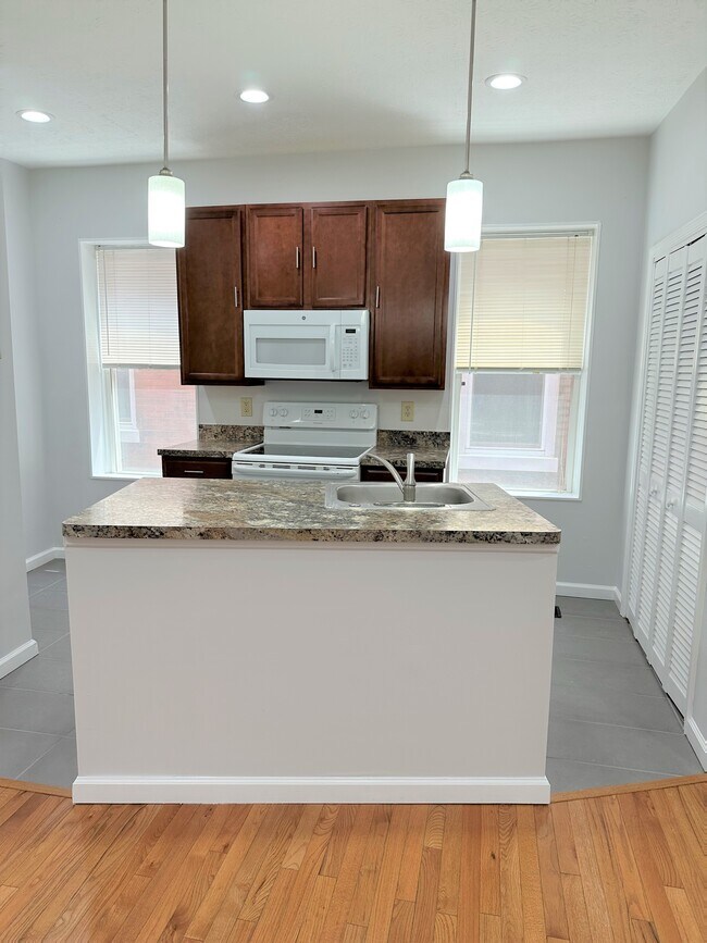 Kitchen Island - 4275 Russell Blvd