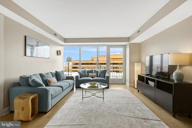 Foto del edificio - 925 N Fairfax St