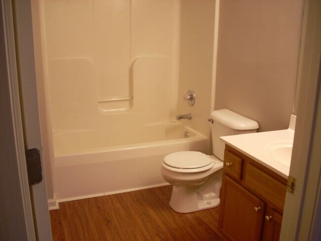 Foto del edificio - 716 Graftons Mill Ln