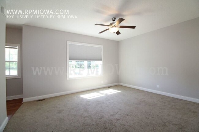 Foto del edificio - UPDATED KITCHEN!! 3 Bedroom, 2.5 Bath Home...