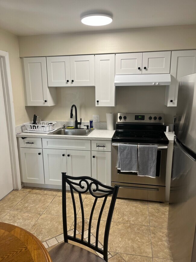 Cocina comedor remodelada - 745 Lunar Lake Cir