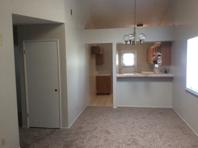 Building Photo - 2600 Brookside Dr