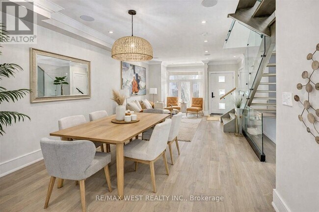 Building Photo - 94 Lake Crescent