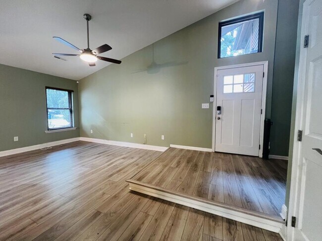 Building Photo - 1002 Timber Creek Dr