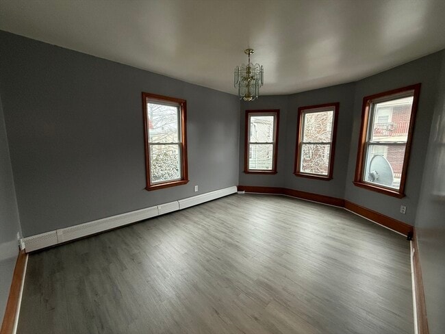 Building Photo - 2A Marshfield St