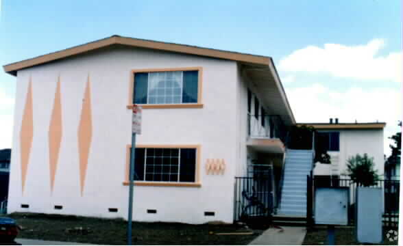 Foto del edificio - 3136 Cadillac Dr