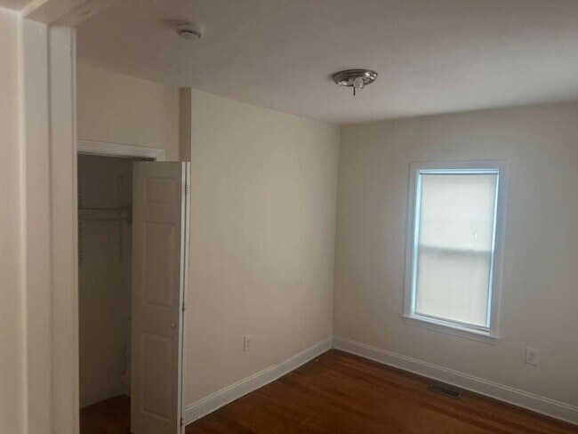 Building Photo - 293 School St