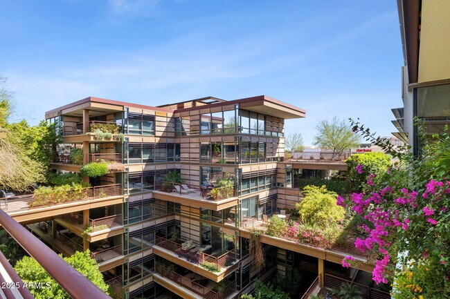 Foto del edificio - 7147 E Rancho Vista Dr