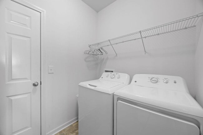 Building Photo - 7471 Hartsfield Dr