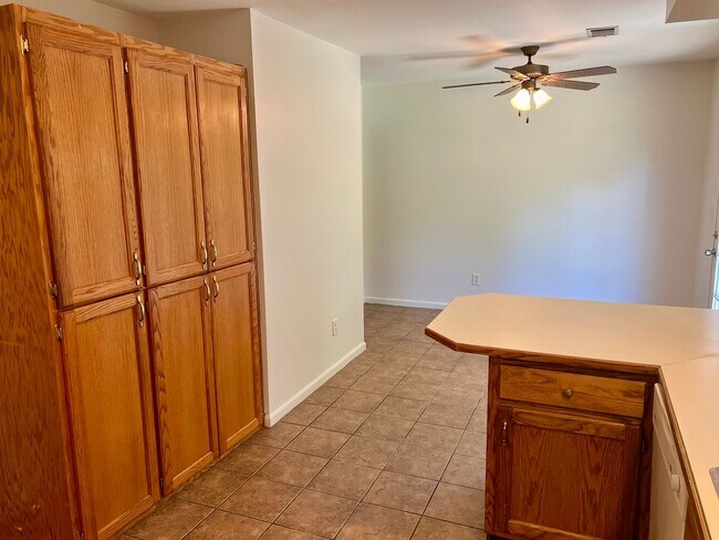 Foto del edificio - For rent 3 bedroom, 2 bath.