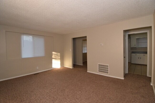 Foto del edificio - 3 Bedroom House - Section 8 OK