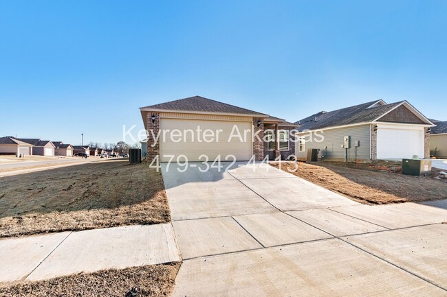 Building Photo - Brand new 3 bedroom, 2 bathroom home in Fayetteville, Arkansas