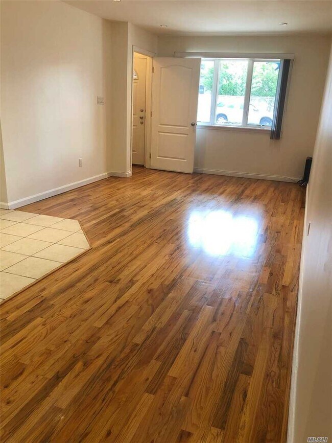 Foto del edificio - 2335 Stuart St