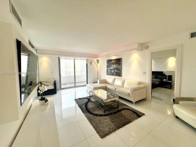 Foto del edificio - 5555 Collins Ave