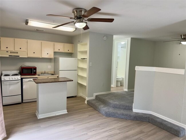 Building Photo - 513 S Park Dr