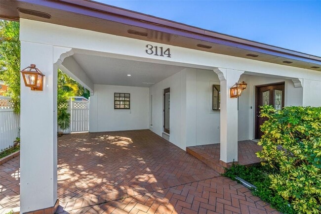 Foto del edificio - 3114 W Tampa Bay Blvd