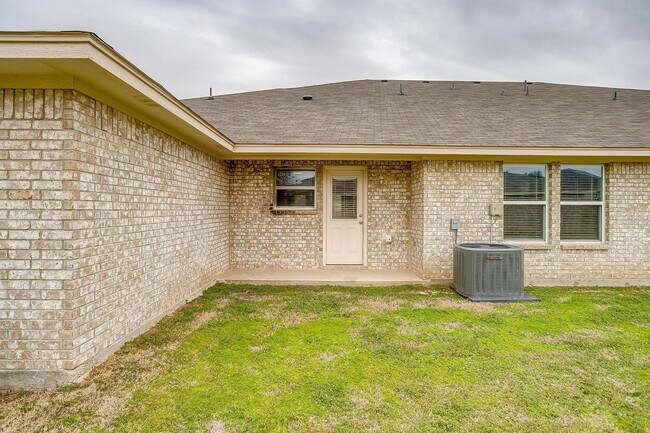 Building Photo - HALF OFF FIRST MONTH'S RENT