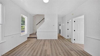 Building Photo - 511 Brown St
