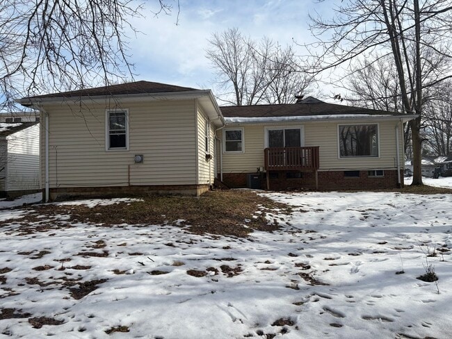 Building Photo - Beautiful single family home on a very Quiet street