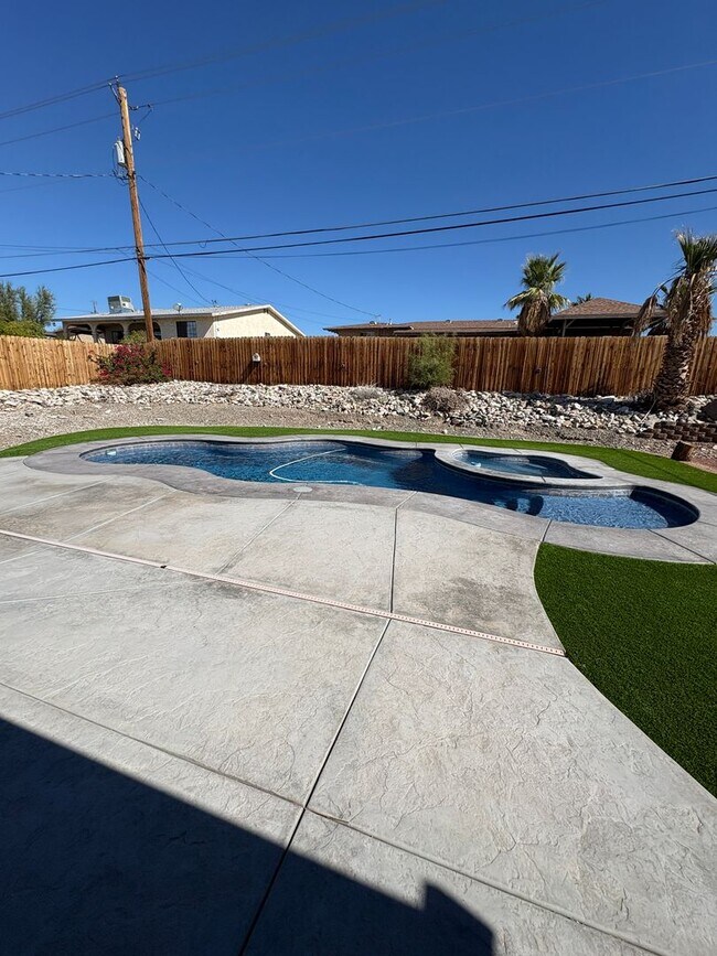 Building Photo - RV Pool Home!