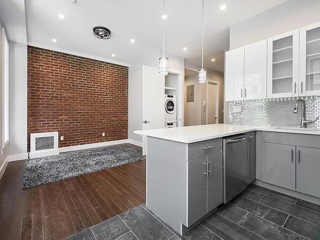 Foto del edificio - 417 Manhattan Ave