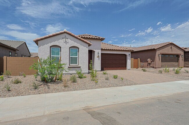 Foto del edificio - Beautiful 4 Bedroom in Aloravita Community