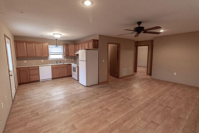 Building Photo - 1546 Florence Dr