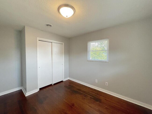 Foto del edificio - 411 S Gray St