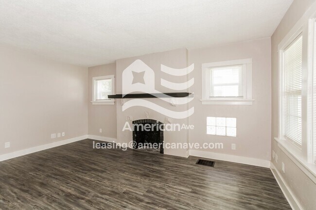 Building Photo - 443 W Hillcrest Ave