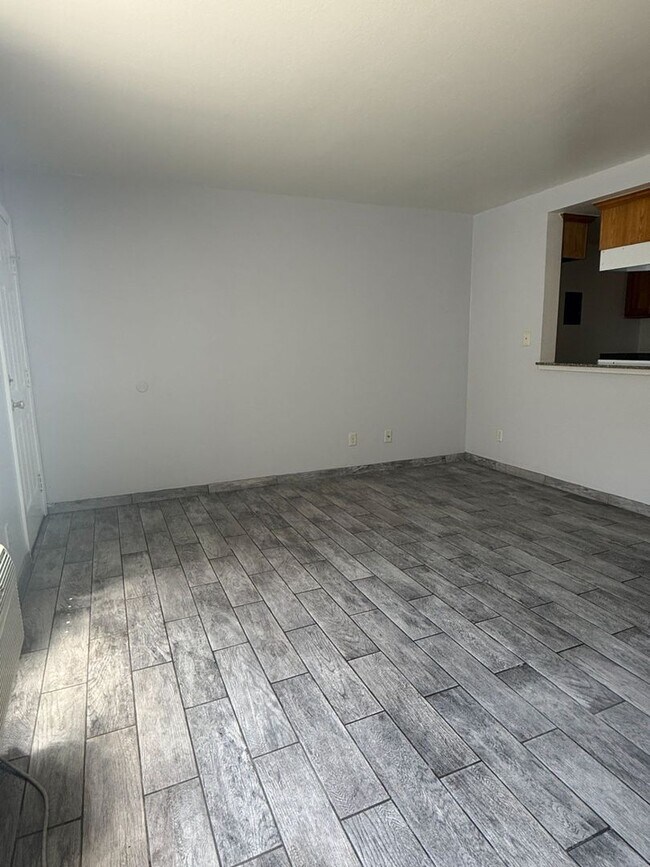 Foto del edificio - 1 BEDROOM 1 BATHROOM ONTARIO APARTMENT