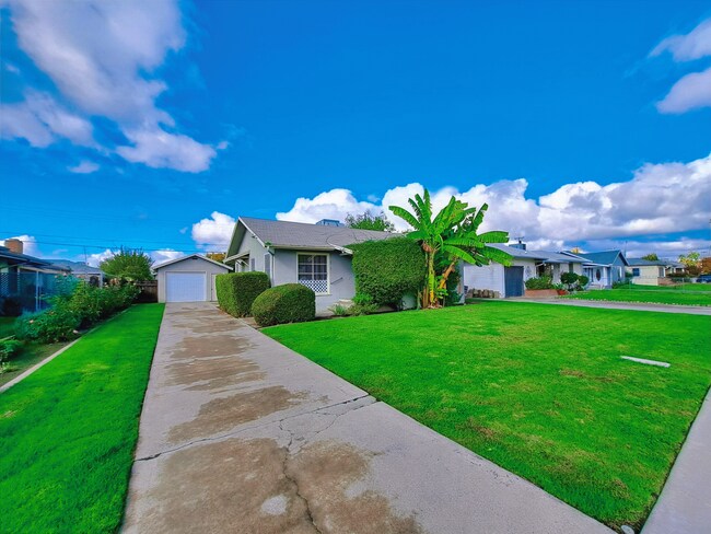 Foto del edificio - Single-Level 2BR Apartment with Garage in Fresno!