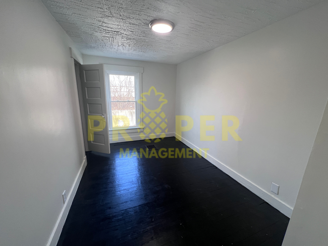 Building Photo - 3 bedrooms 1 bathrooms house for rent