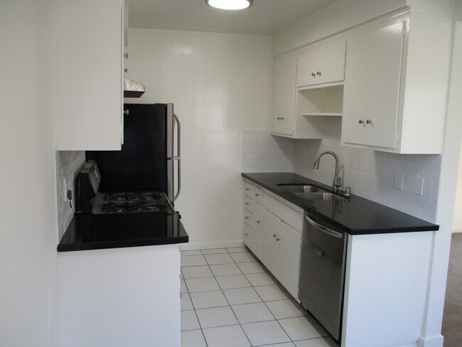 Building Photo - 3634 Hughes Ave