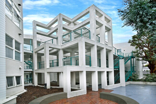 Building Photo - 2115 3rd St