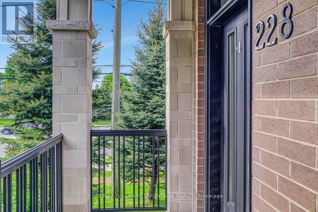 Building Photo - 228 Pembina Private
