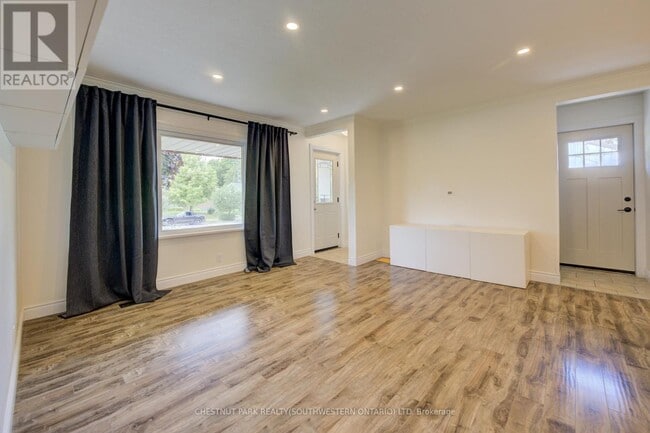Building Photo - 144 Ellis Crescent S