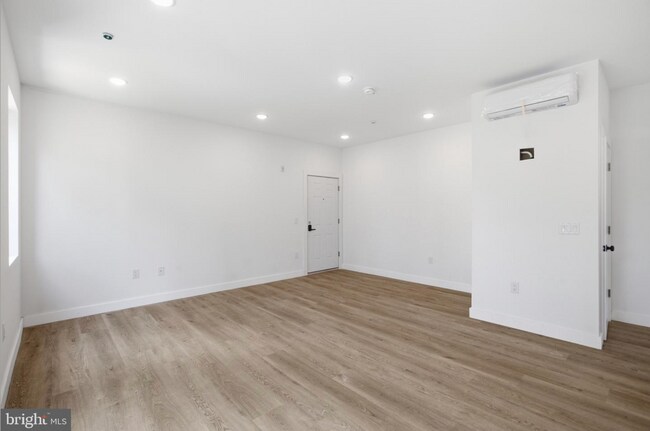 Photo - 613 N Brooklyn St-6 Apartment