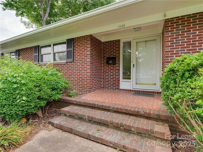 Foto del edificio - 1422 Holmes Dr