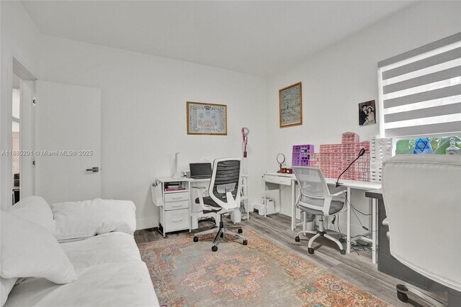 Foto del edificio - 3784 Sheridan Ave