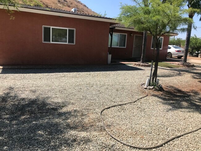 Parte frontal - 27295 Vista Ave