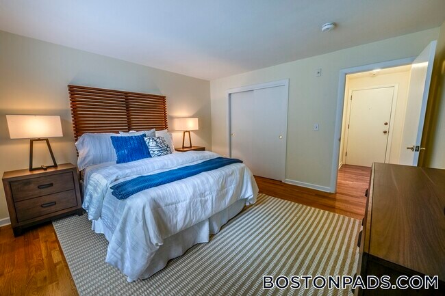 Foto del edificio - 8 Captain Parker Arms