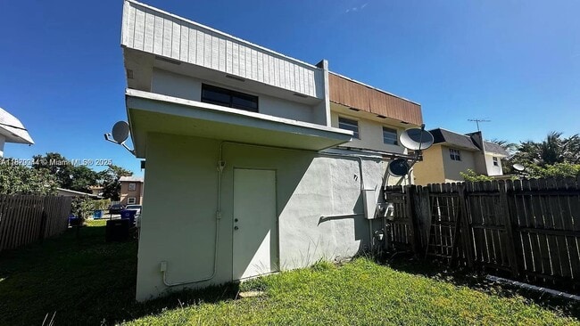 Foto del edificio - 7956 SW 6th St