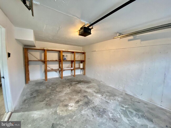 Building Photo - 219 Tudor Dr