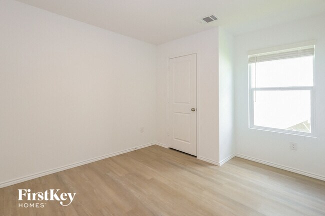Building Photo - 6520 Scarecrow Wy