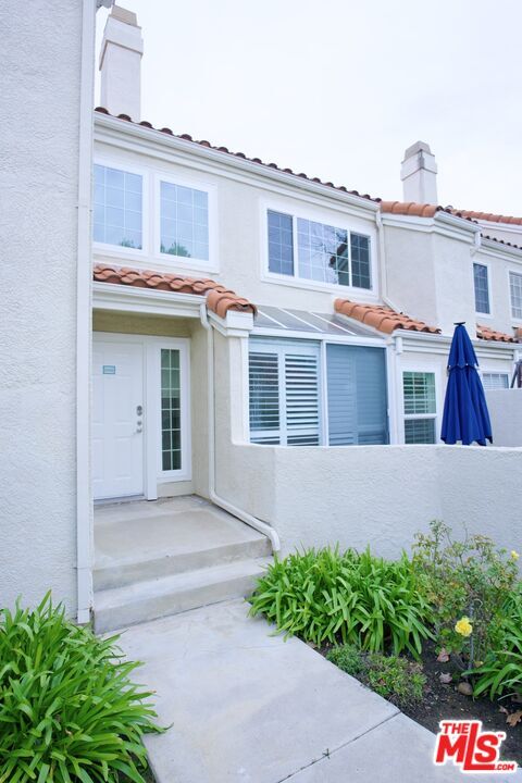 Foto principal - 4240 Lost Hills Rd