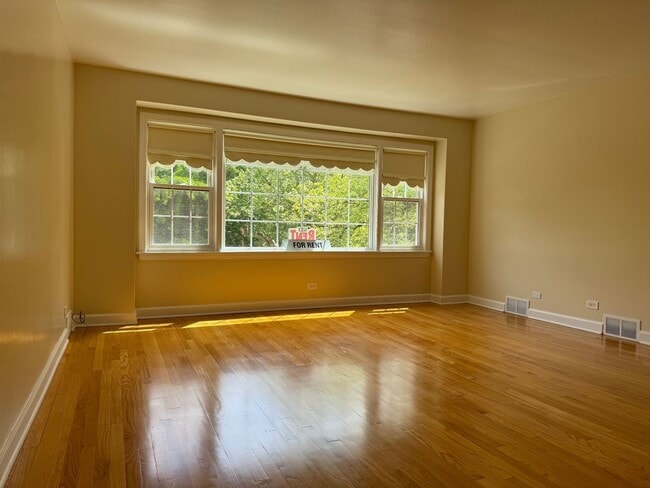 Building Photo - 5534 N Campbell Ave
