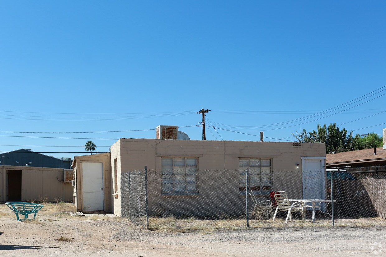 Primary Photo - 5032 E Bellevue St